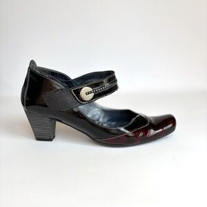 Un Tour En Ville Women’s Burgundy Patent Leather Wet Look‎ Square Toe Mary Jane